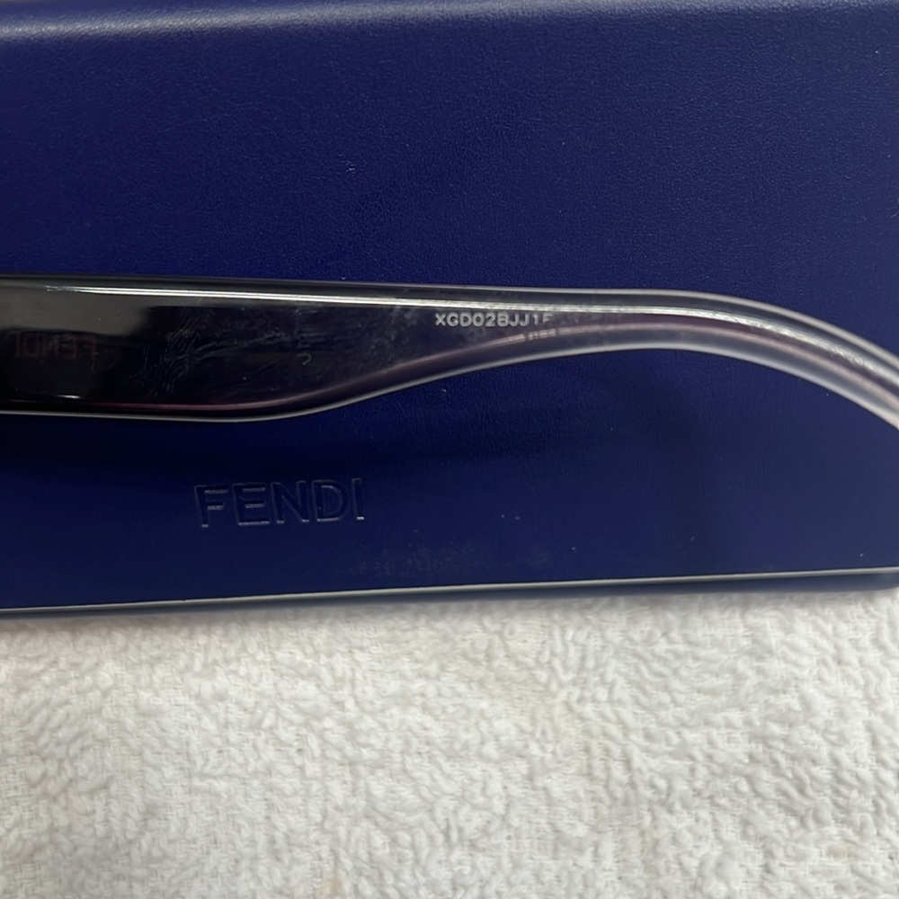 FENDI Monogram Sunglasses - Picture 4 of 9